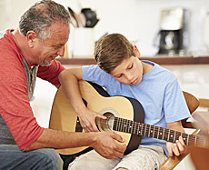 Die besten Gitarrenlehrer in Berlin an den Musikschulen Neukölln